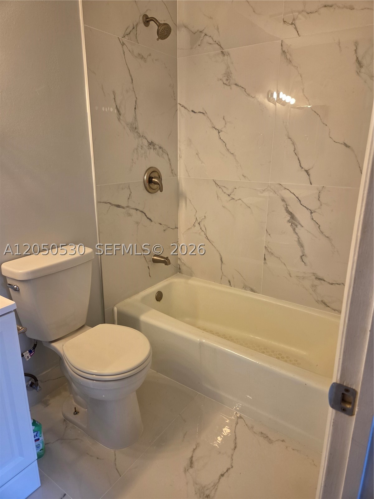VILLAS OF AMBERWOOD CONDO - Residential Lease
