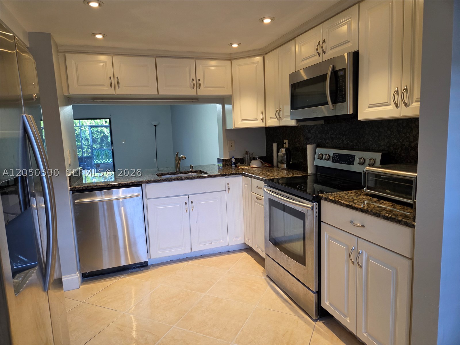 VILLAS OF AMBERWOOD CONDO - Residential Lease
