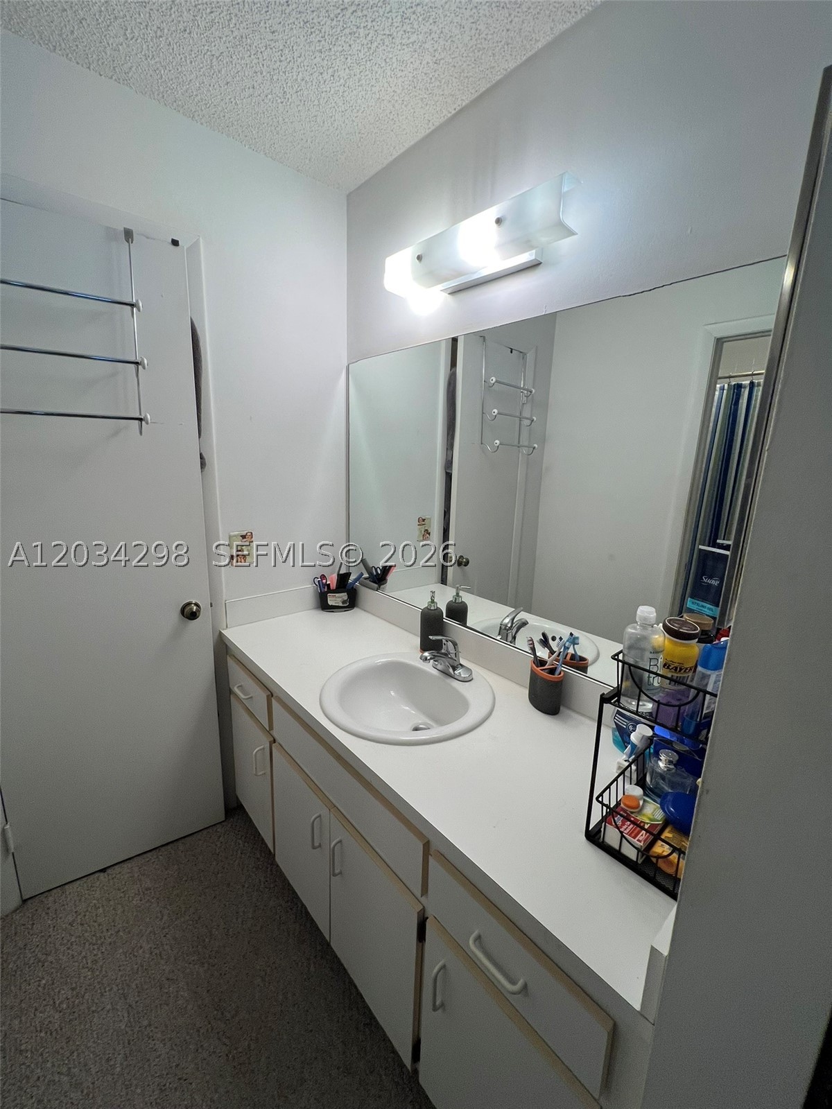 BANYAN TREE SIX CONDO - Residential
