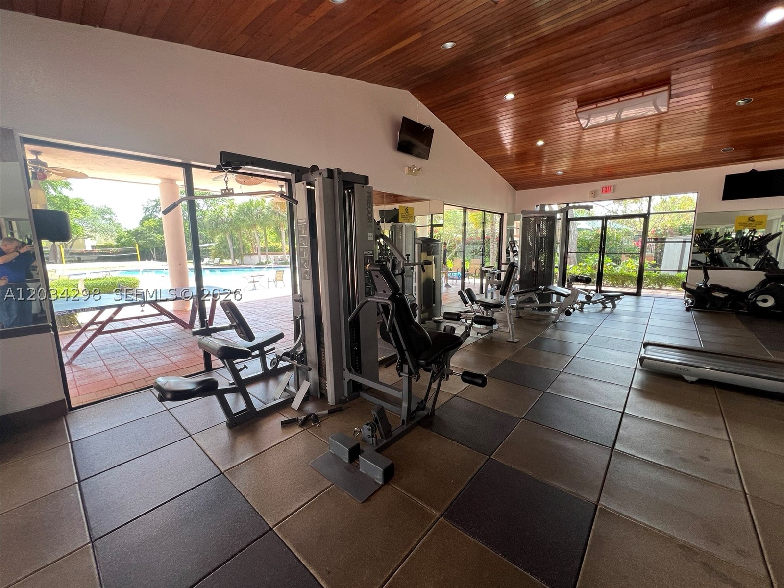 BANYAN TREE SIX CONDO - Residential
