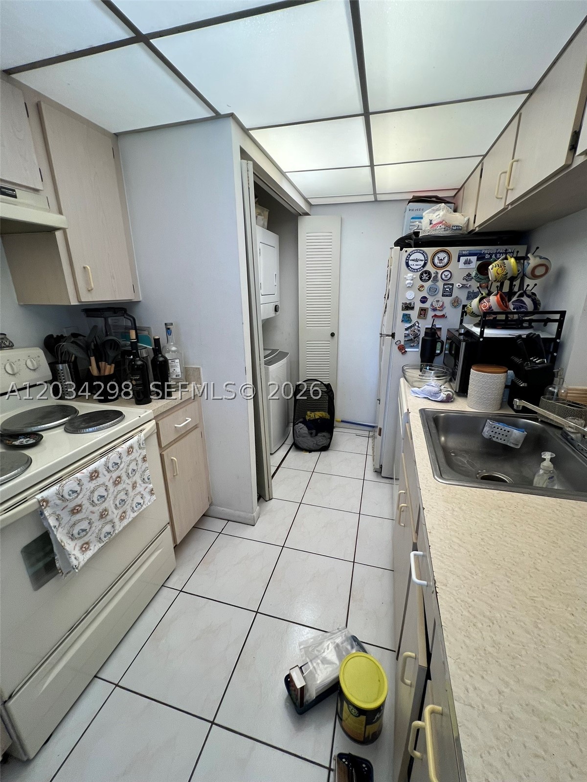 BANYAN TREE SIX CONDO - Residential