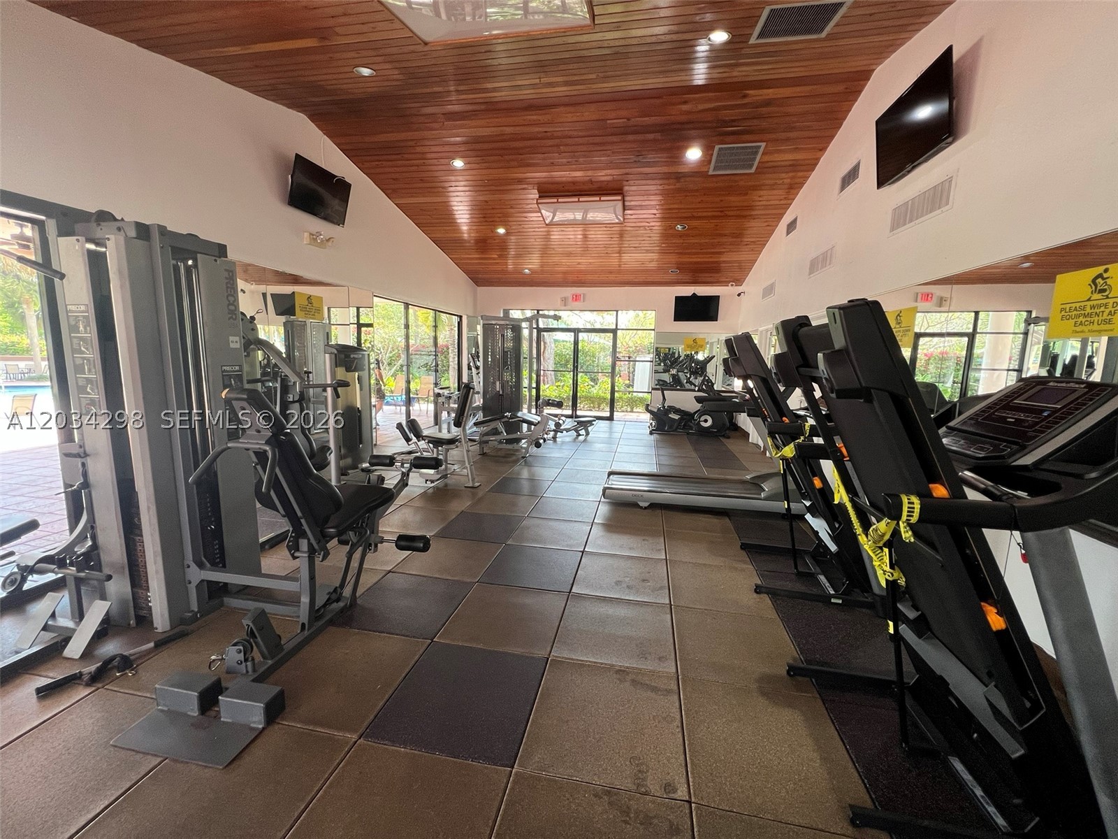 BANYAN TREE SIX CONDO - Residential