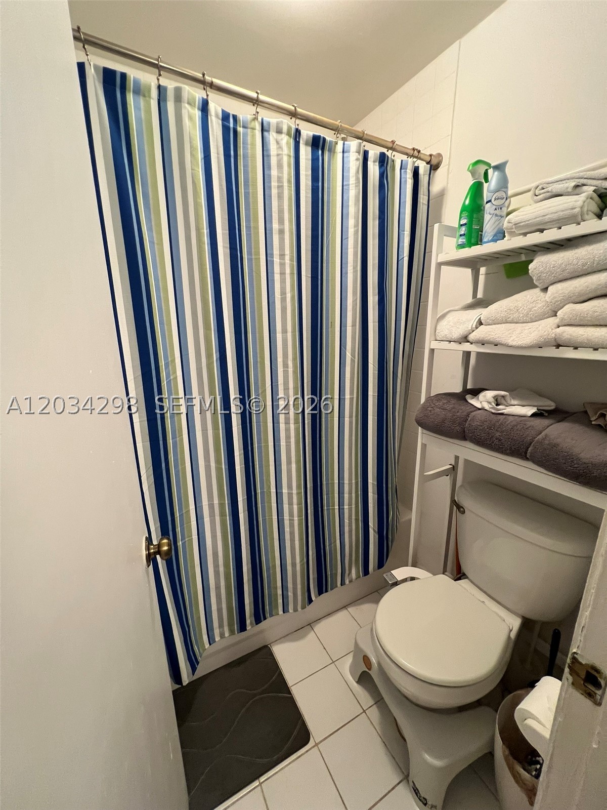 BANYAN TREE SIX CONDO - Residential