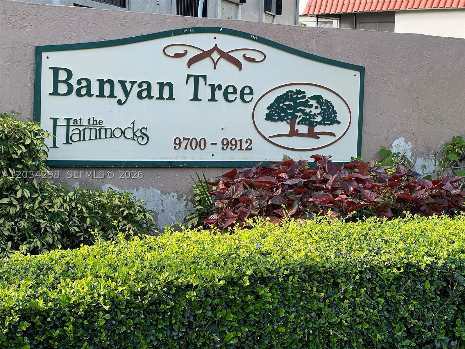 BANYAN TREE SIX CONDO - Residential