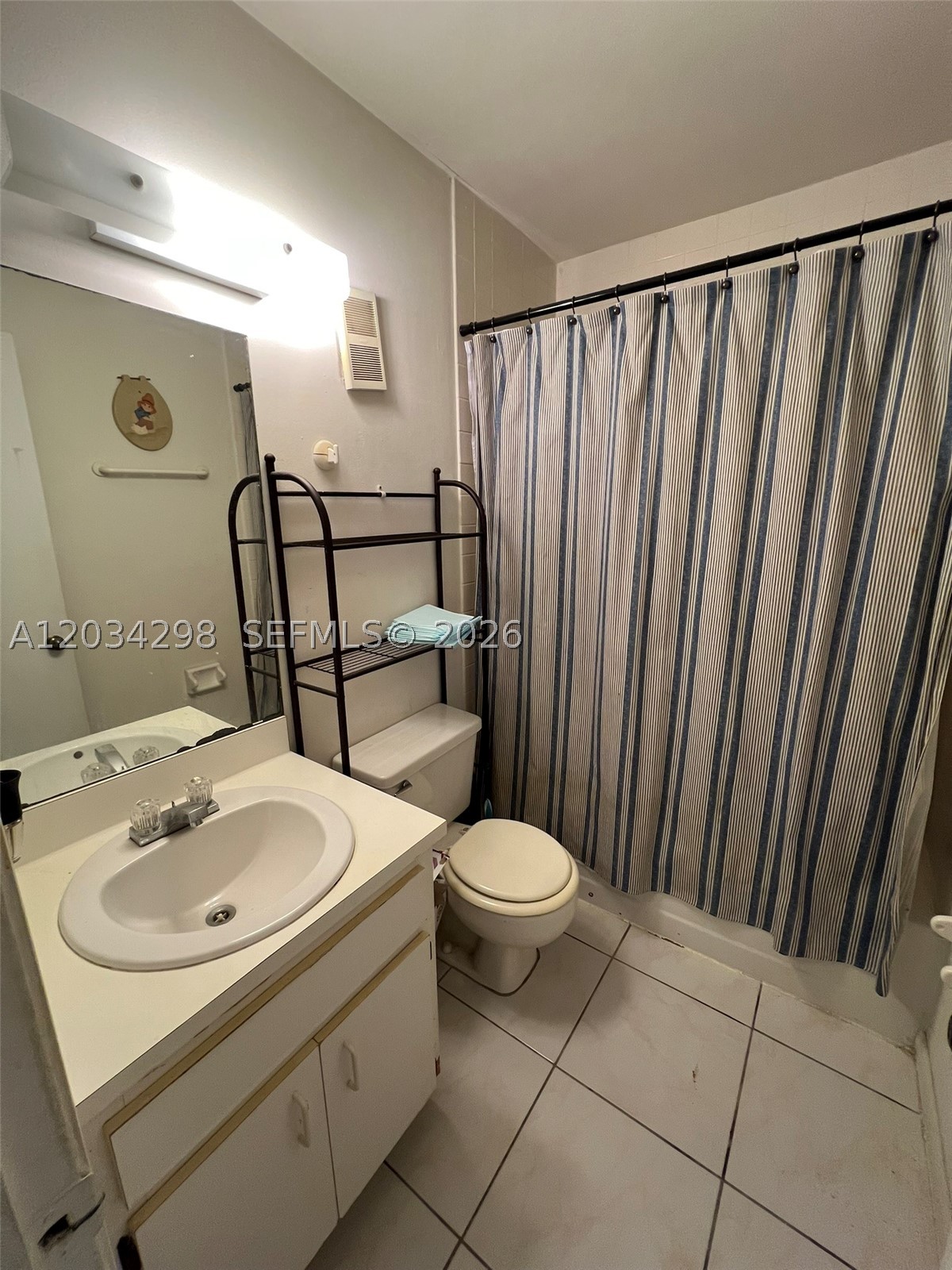 BANYAN TREE SIX CONDO - Residential