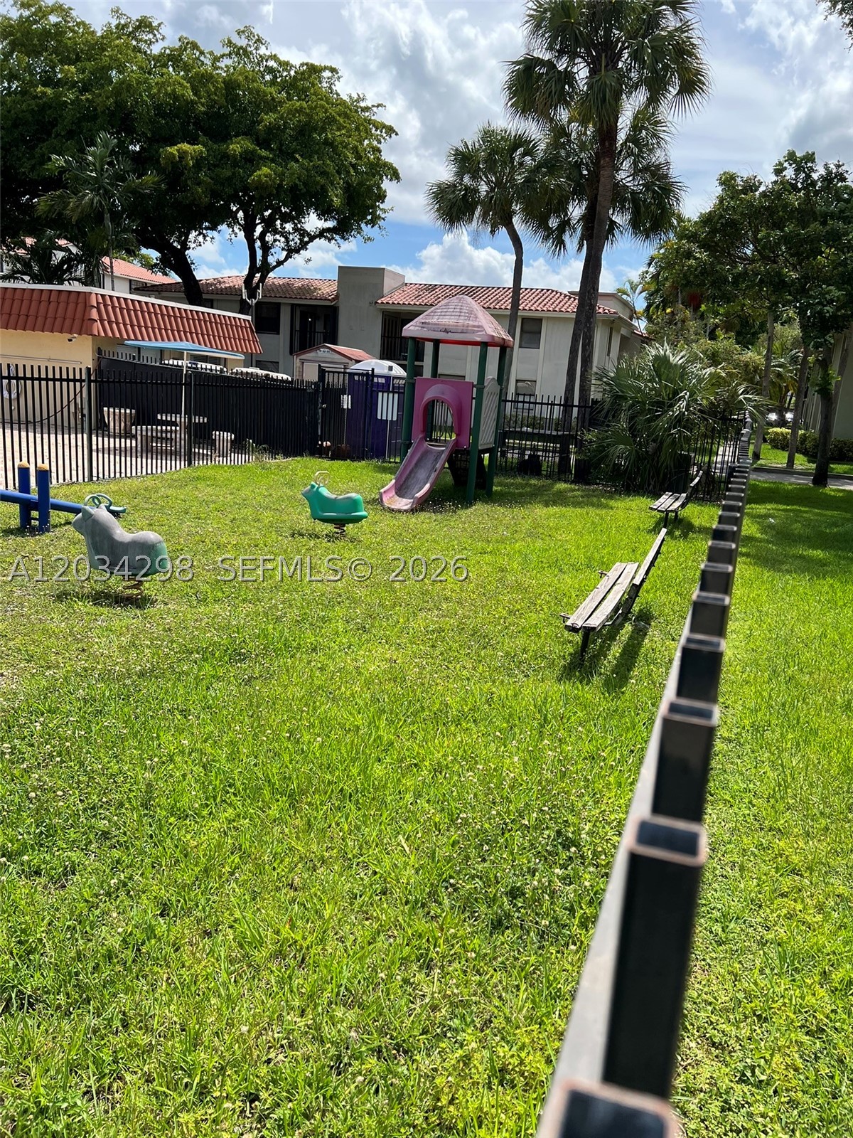 BANYAN TREE SIX CONDO - Residential
