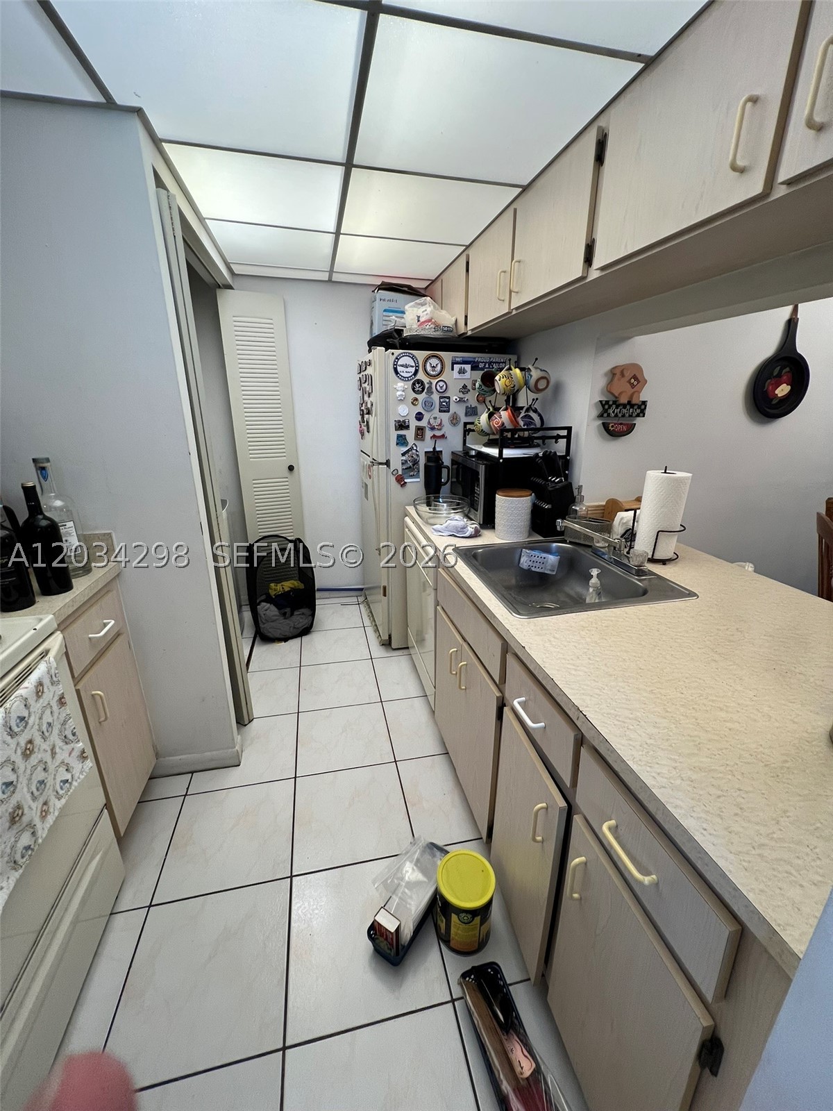 BANYAN TREE SIX CONDO - Residential