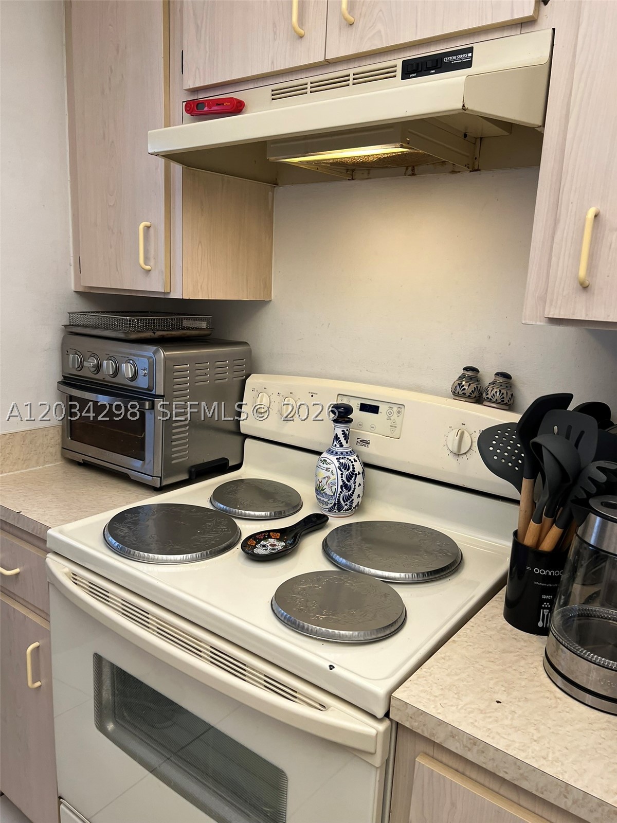 BANYAN TREE SIX CONDO - Residential