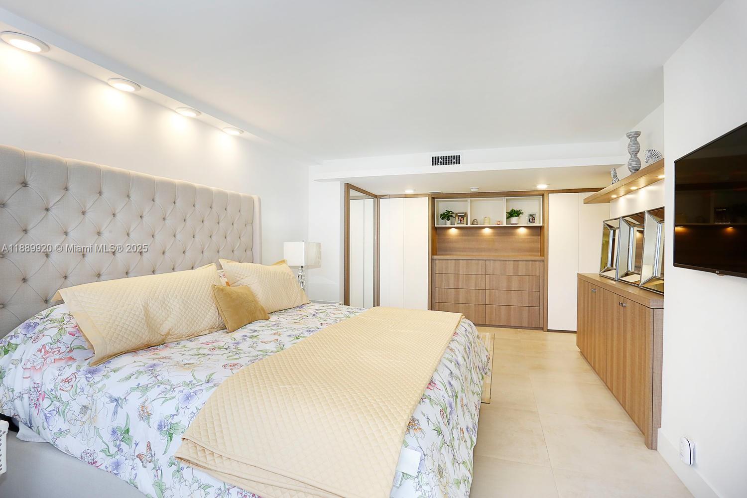 BRICKELL PLACE CONDO - Residential Lease