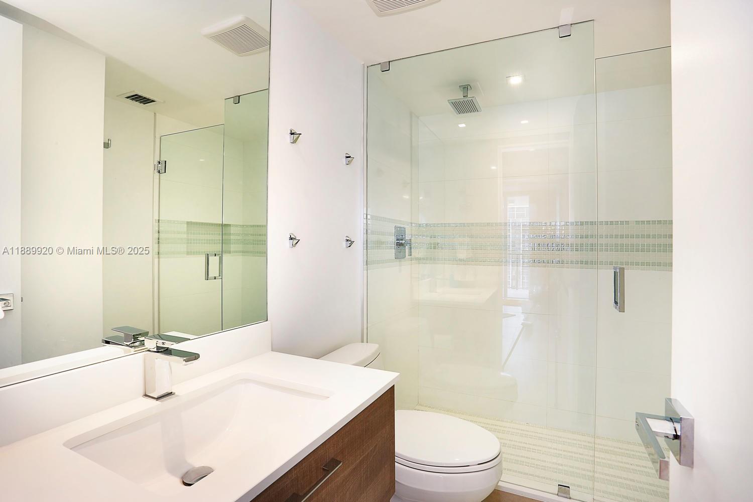BRICKELL PLACE CONDO - Residential Lease