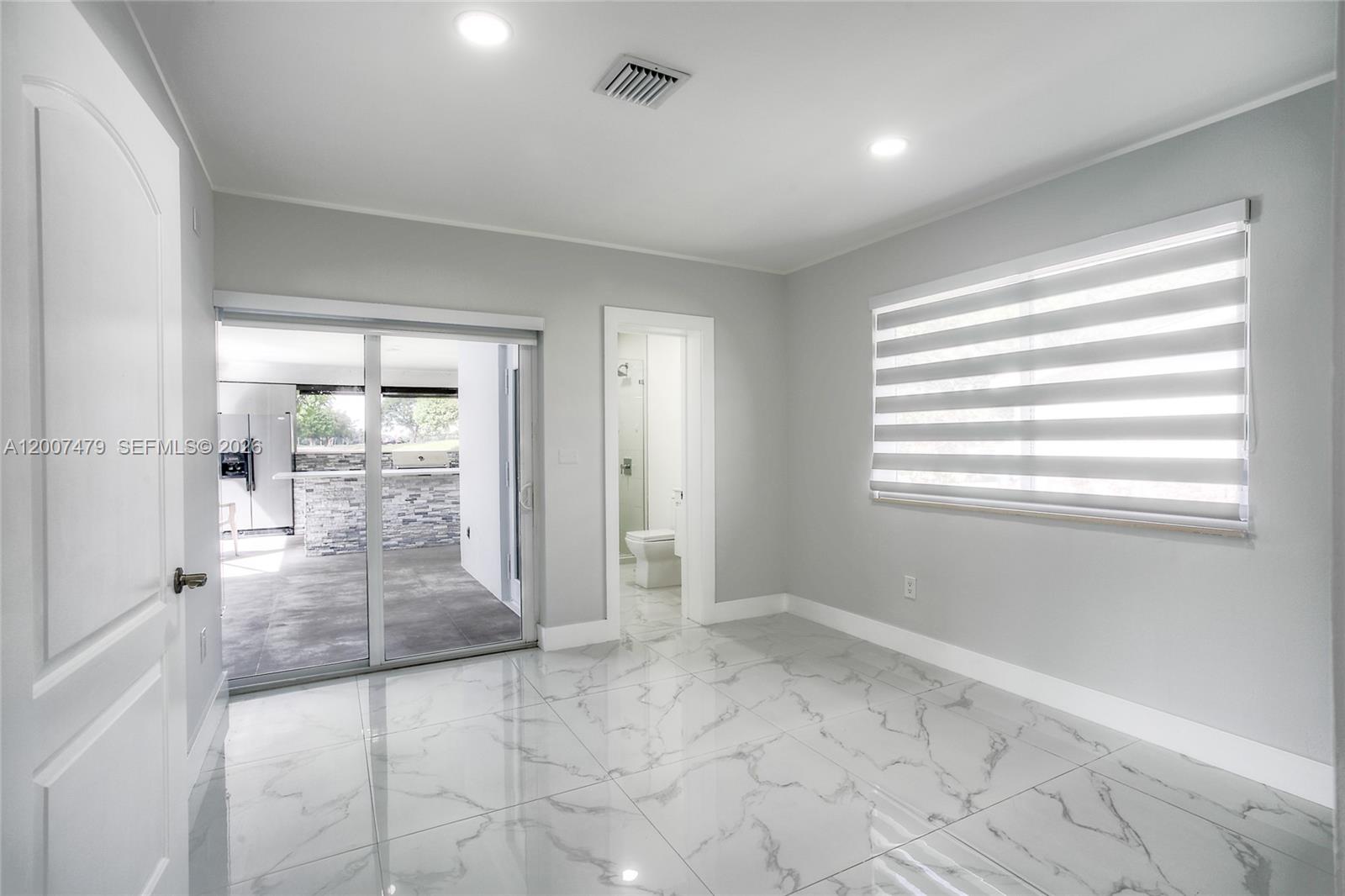 COUNTRY CLUB OF MIAMI EST - Residential