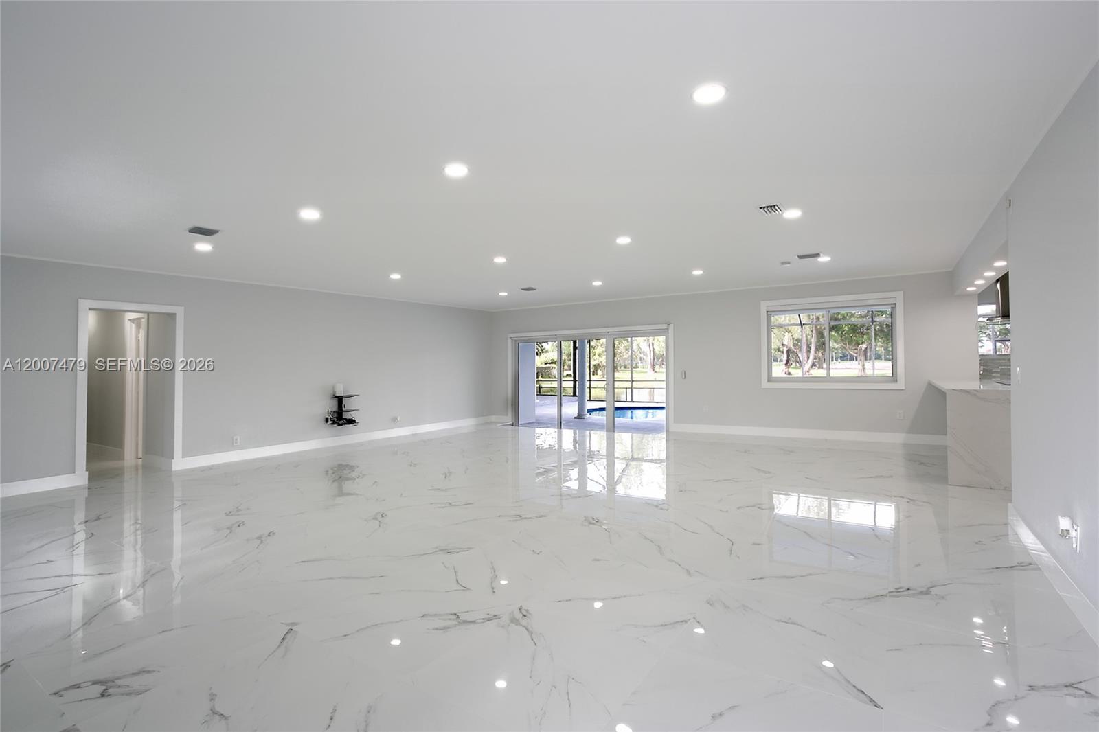 COUNTRY CLUB OF MIAMI EST - Residential