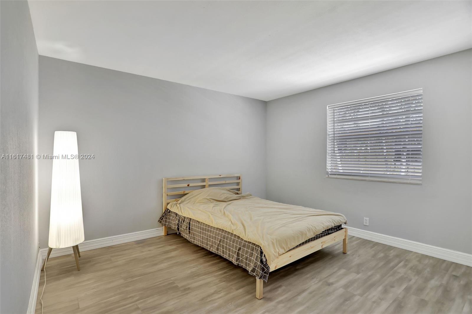 EL SOL AT MAIN STREET CON - Residential Lease