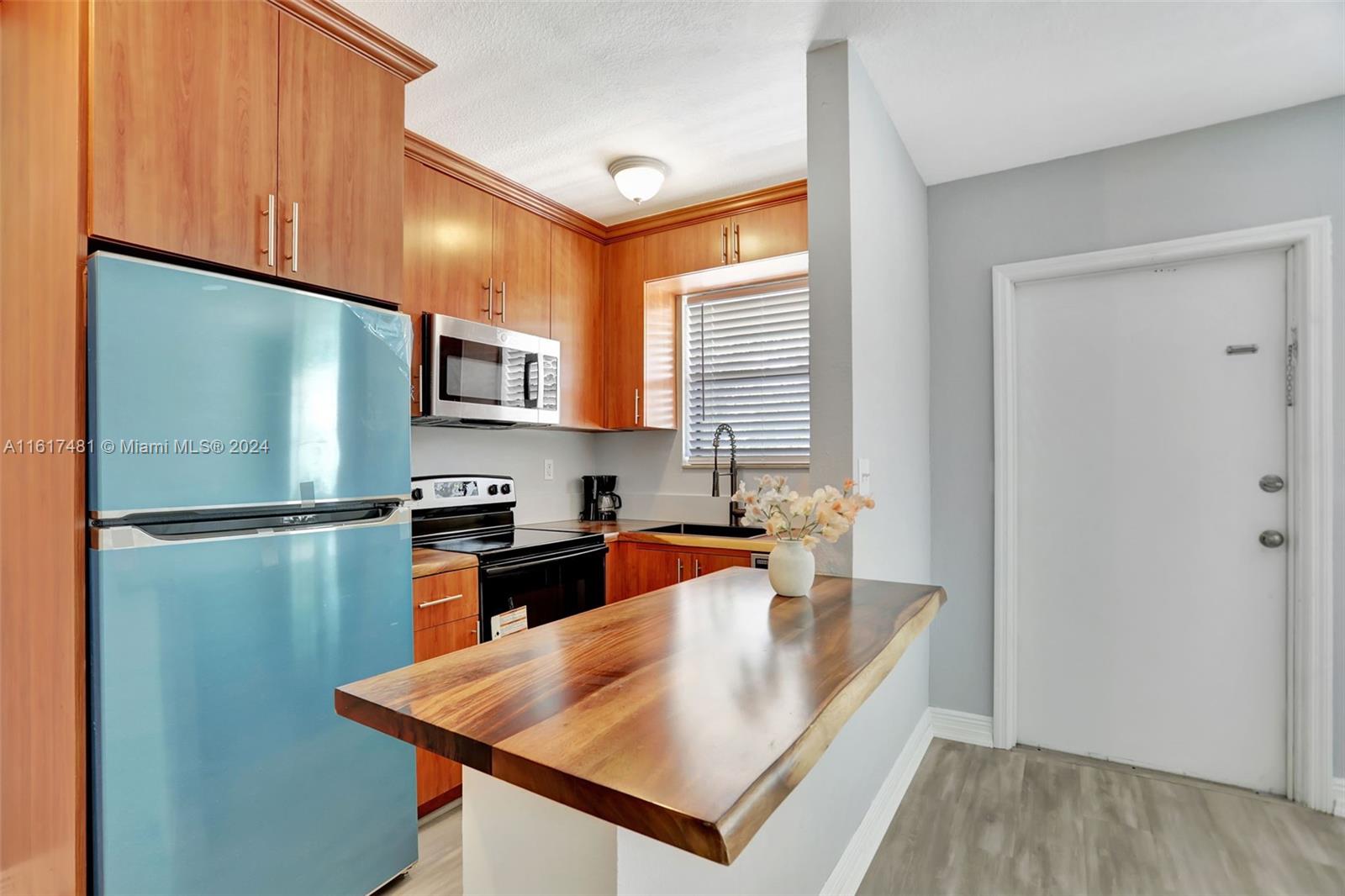 Move in ready 1/1 with over 500 sqft  of living space that has been completely remodeled including brand new flooring , wood kitchen counters and cabinets, new appliances and modern bathroom.