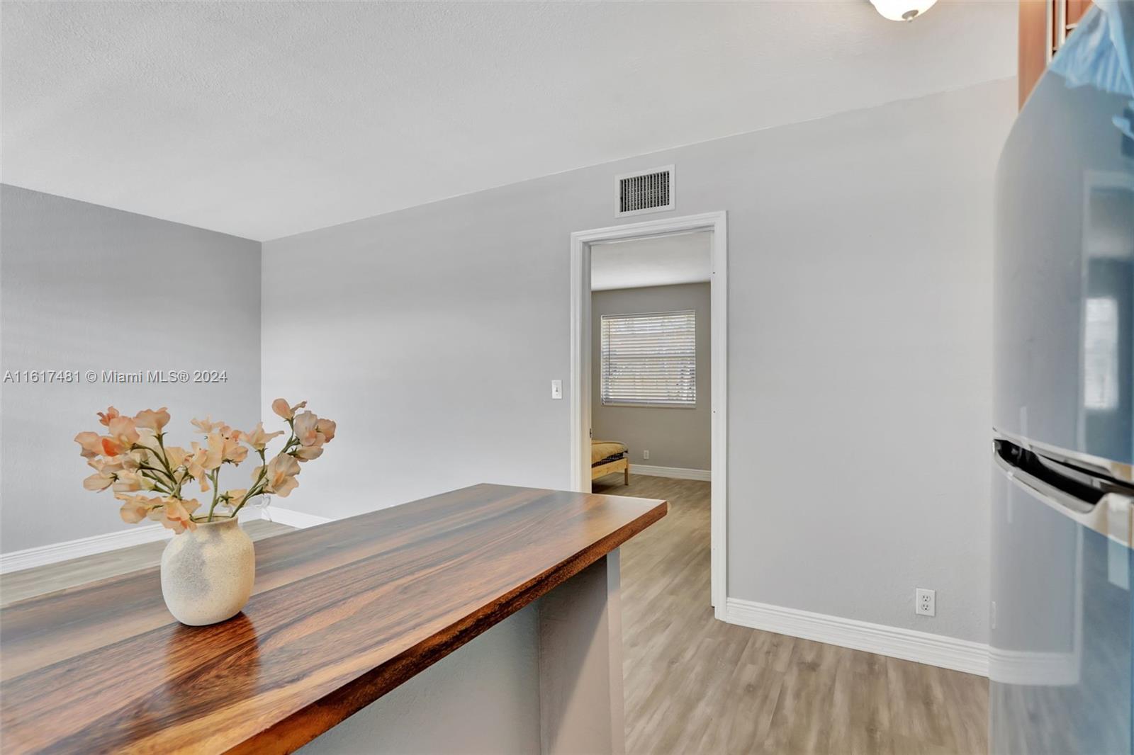 EL SOL AT MAIN STREET CON - Residential Lease