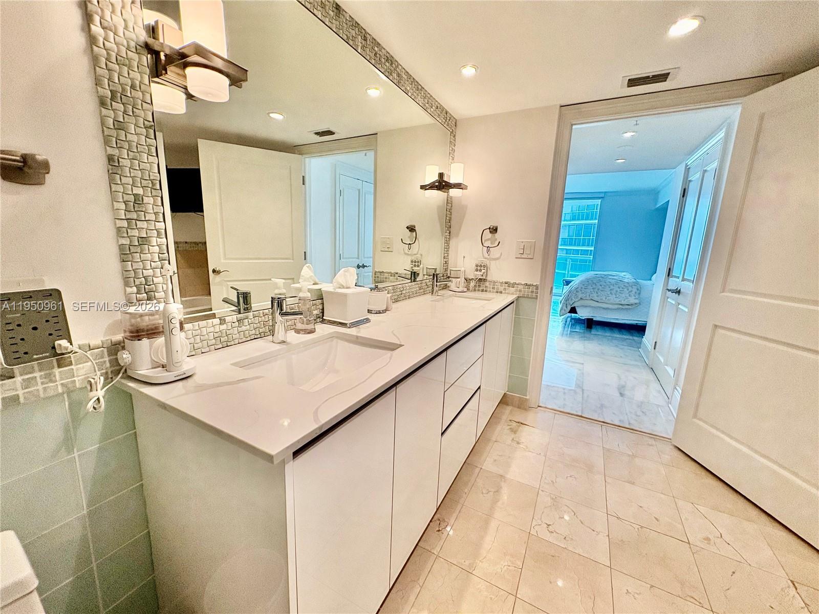 1800 CLUB CONDO - Residential