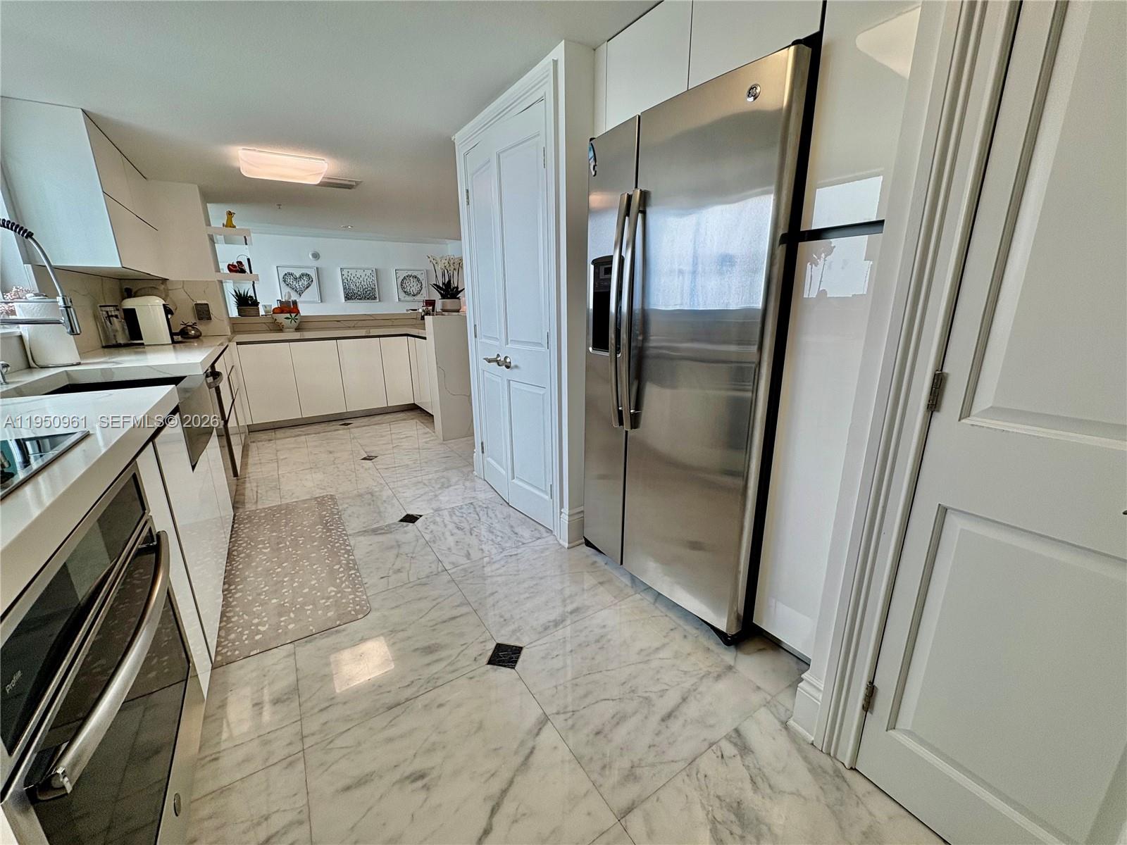 1800 CLUB CONDO - Residential