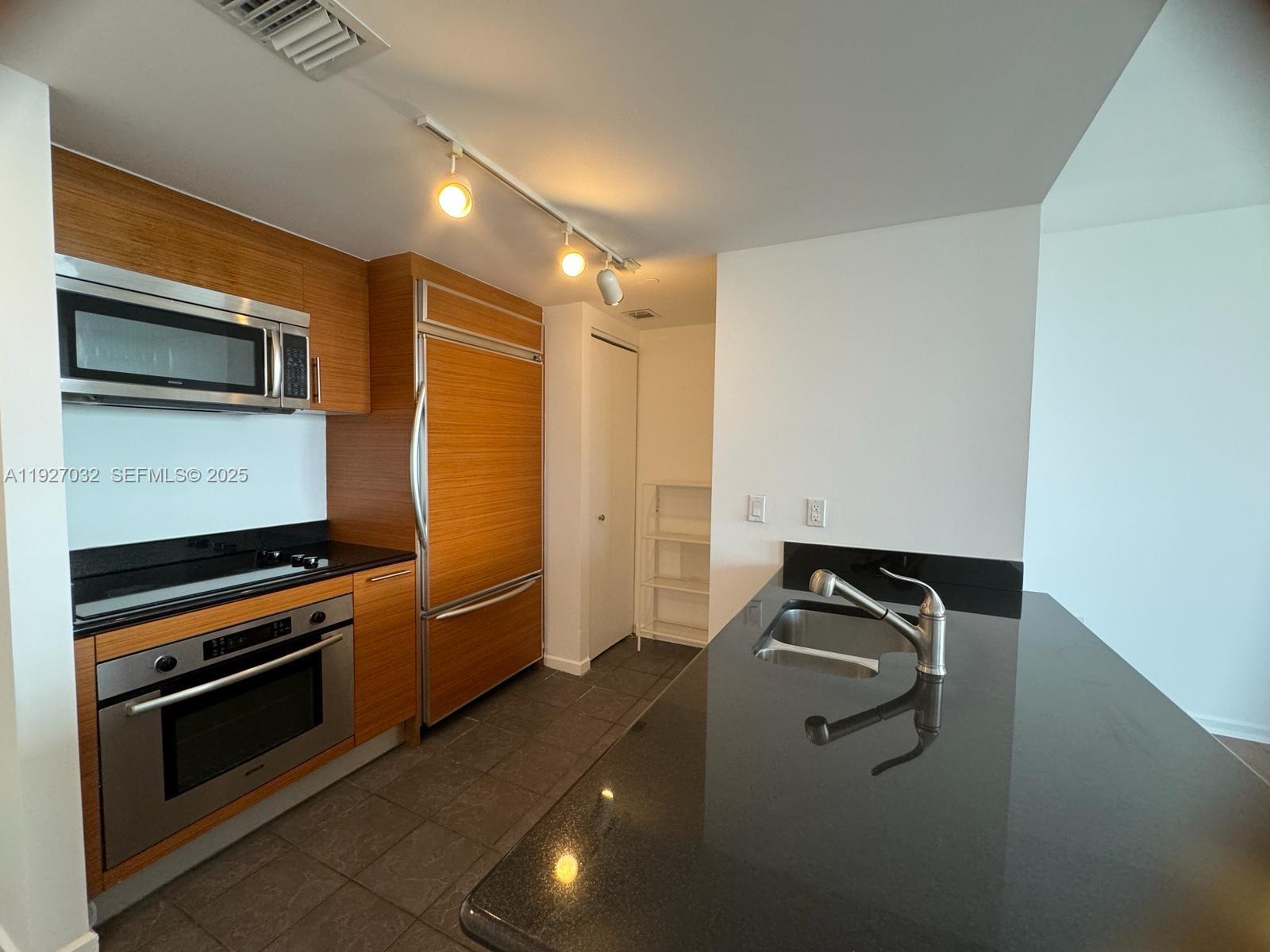 50 BISCAYNE CONDO - Residential