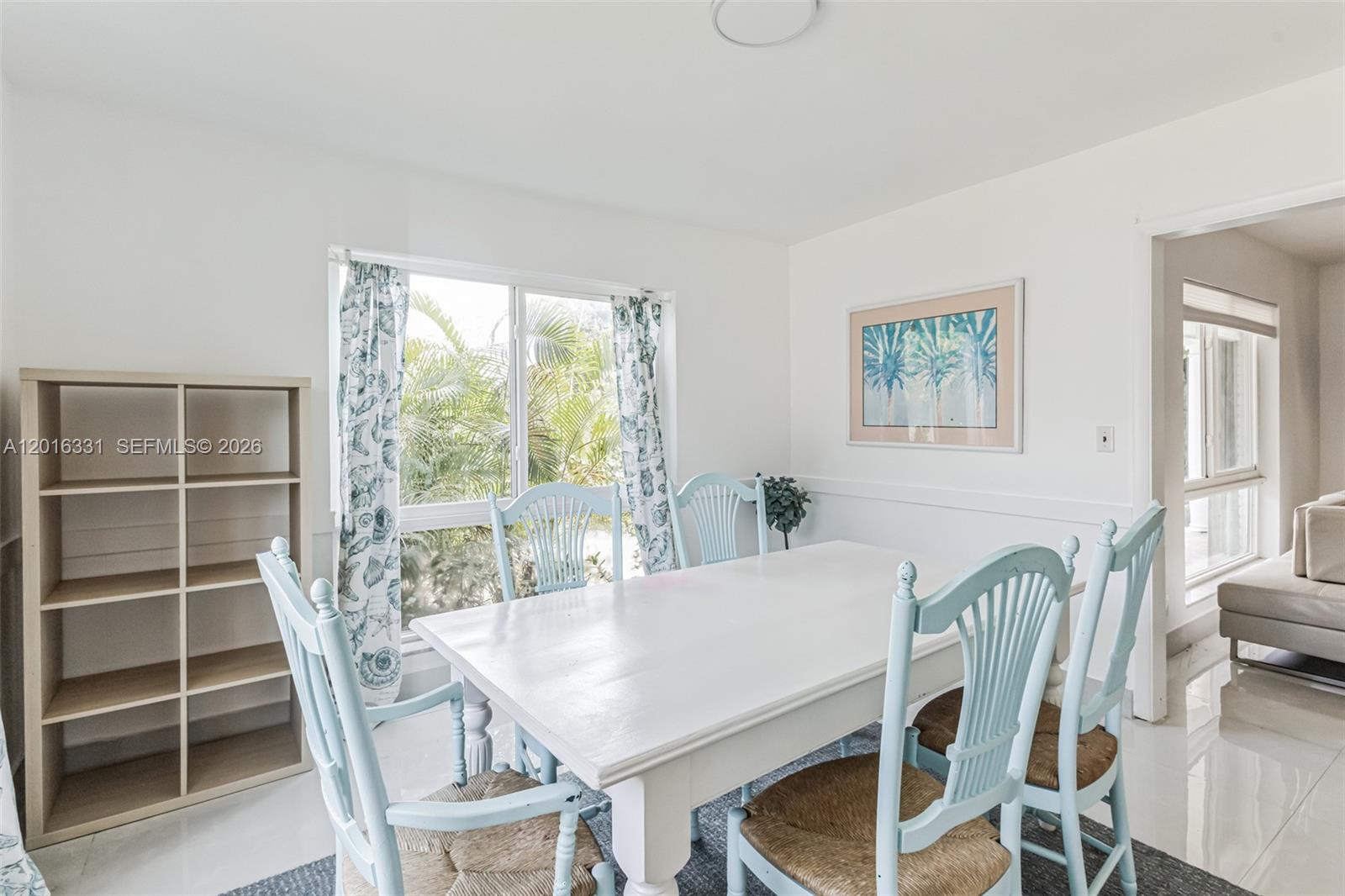 HOLLYWOOD HILLS - Residential