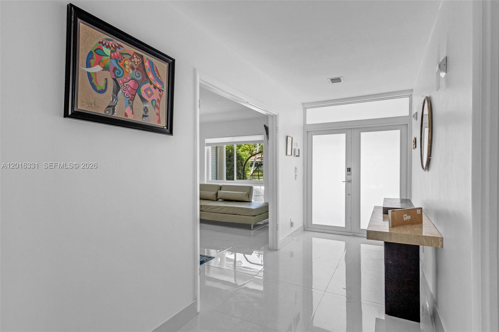 HOLLYWOOD HILLS - Residential