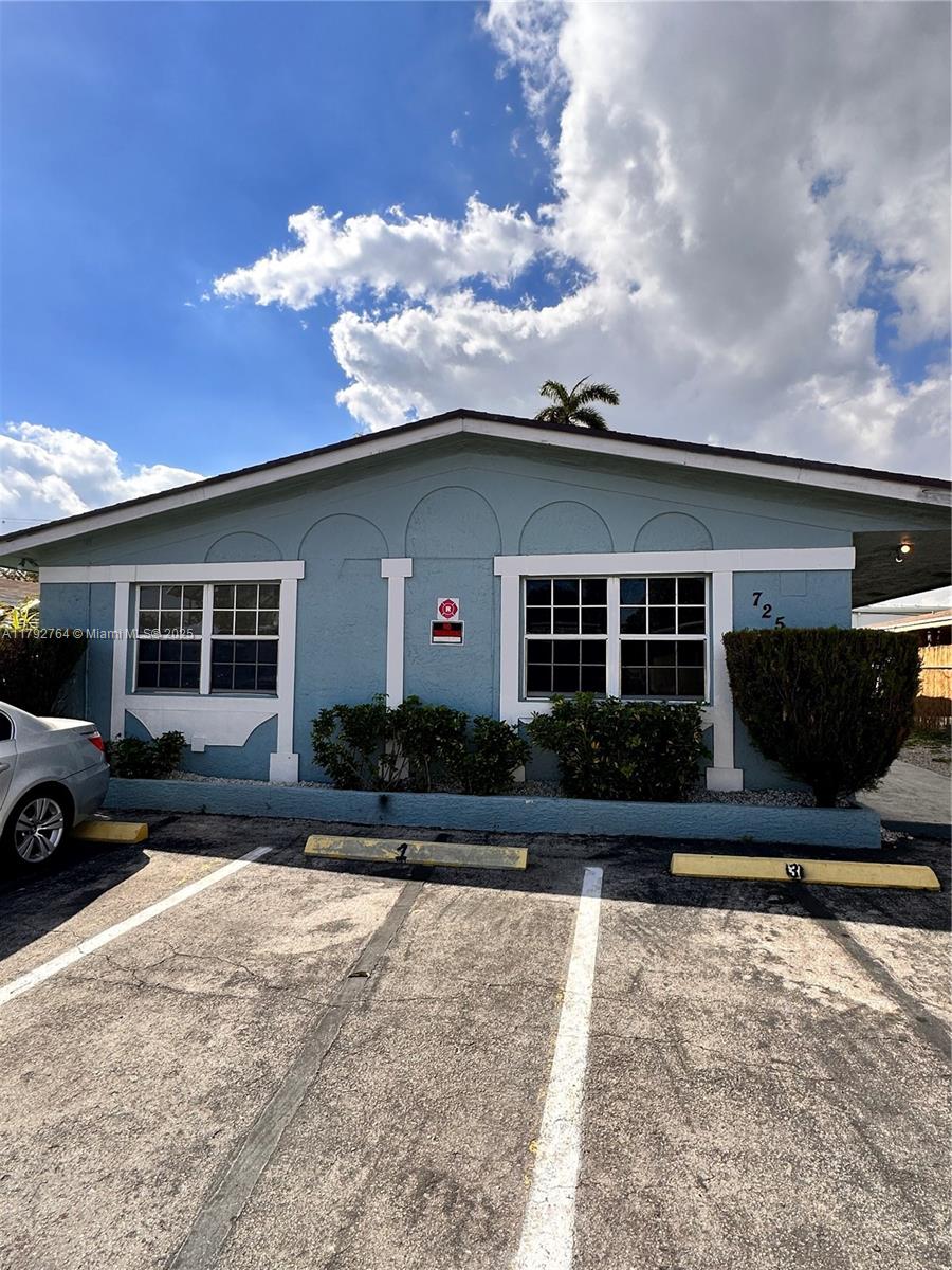 UNIQUE INVESTMENT PROPERTY, EXCELLENT INCOME PRODUCER, GREAT CONDITION AND WELL KEPT FOURPLEX WITH THE FIRST THREE UNITS HAVING 1 BEDROOM WITH FULL BATH. THE FOURTH UNIT IS A TWO BEDROOM, TWO FULL BATH, RENTS ARE LOWER THAN MARKET VALUE.