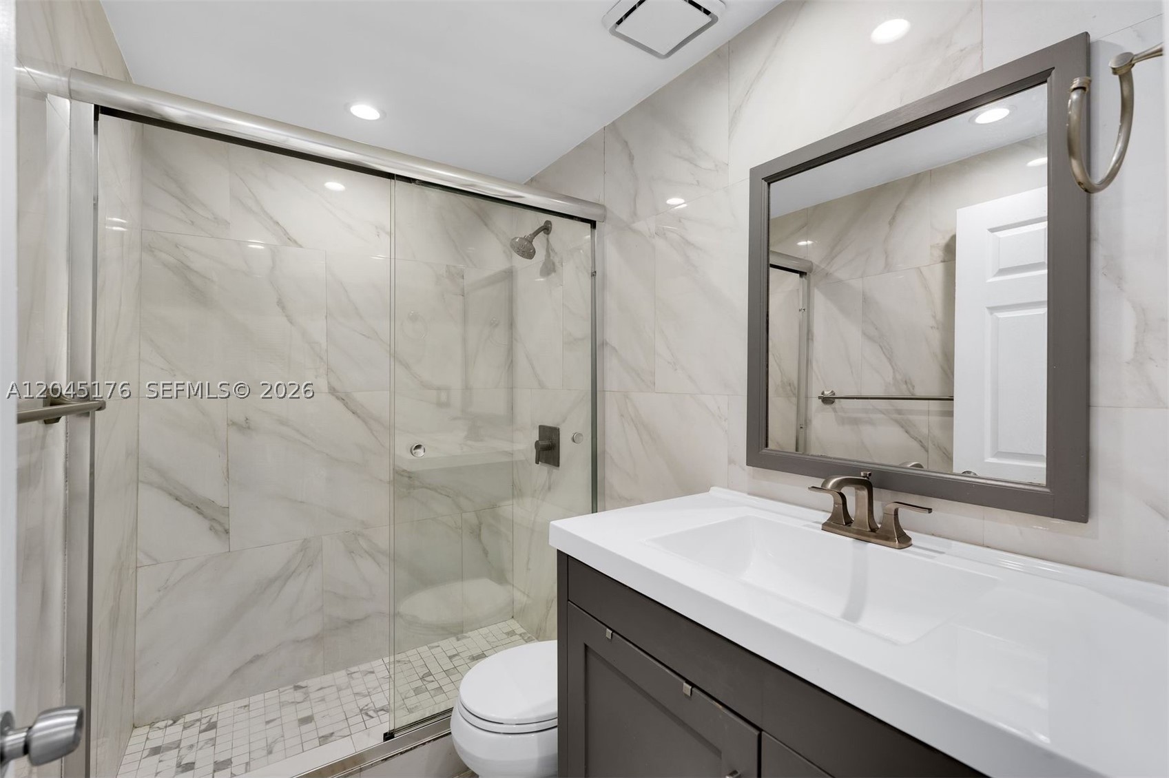 LINCOLN VIEW CONDO - Residential Lease
