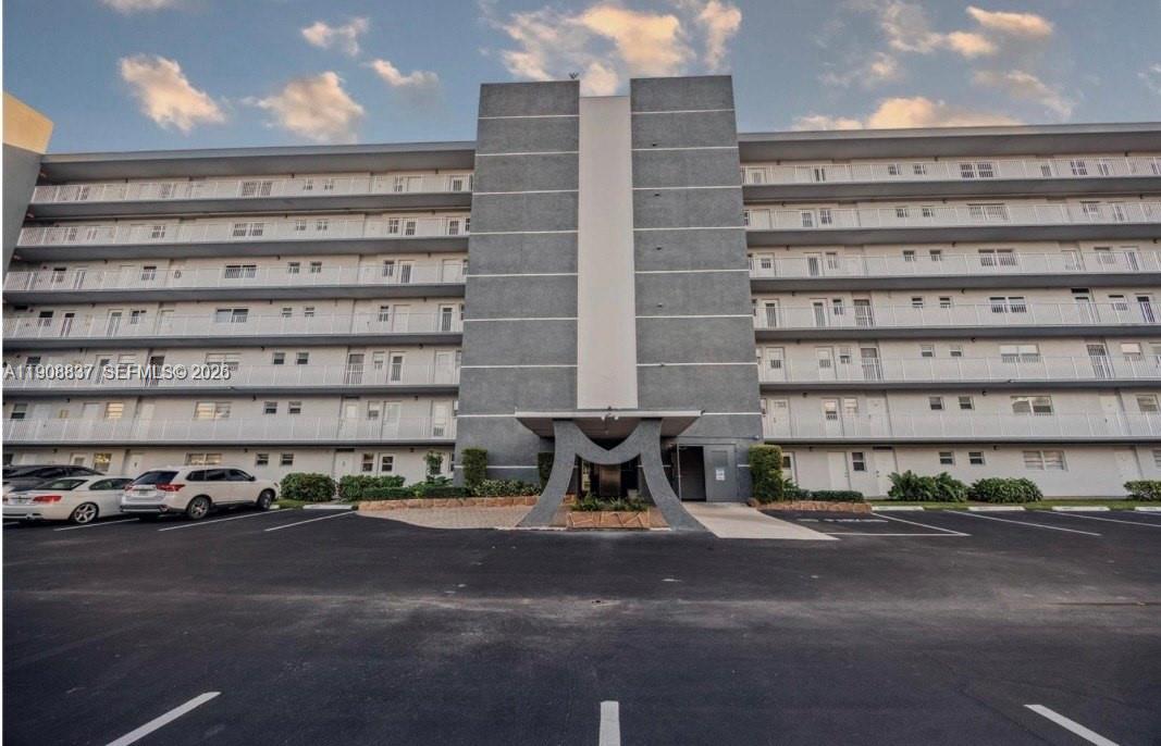 MEADOWBROOK TOWERS CONDO - Residential