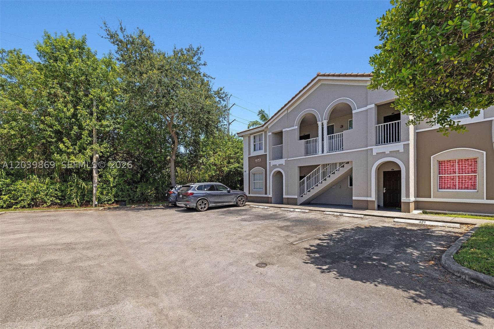 Welcome to one of the most spacious 3-bedroom floor plans in the sought-after Keys Cove community. This beautifully appointed second-floor unit offers 1,182 sq ft of bright, open living space featuring soaring vaulted ceilings, a generous open-concept layout, and a well-equipped kitchen ideal for both everyday living and entertaining. The split-bedroom design provides privacy for the primary suite, which boasts a walk-in closet and en-suite bath. In-unit washer and dryer and central A/C complete the package.
Nestled within a 24-hour guard-gated community, Keys Cove residents enjoy resort-style amenities including a sparkling pool, clubhouse, fitness center, BBQ area, children's playground, walking trails, and ample visitor parking — all set within beautifully landscaped grounds.
Perfectly positioned just minutes from the Florida Turnpike, Homestead Hospital, Florida Keys Outlet Marketplace, and a variety of restaurants and retail. Families will appreciate quick access to top-rated local schools and Miami-Dade College's Homestead Campus. Nature lovers are just a short drive from the Florida Keys, Everglades National Park, and the Fruit & Spice Park.
Whether you're a first-time buyer or savvy investor, this move-in-ready gem offers comfort, security, and unbeatable South Florida convenience.