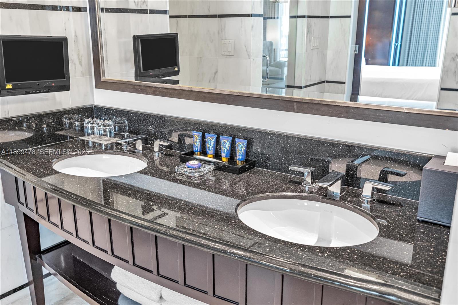 FONTAINEBLEAU III OCEAN C - Residential