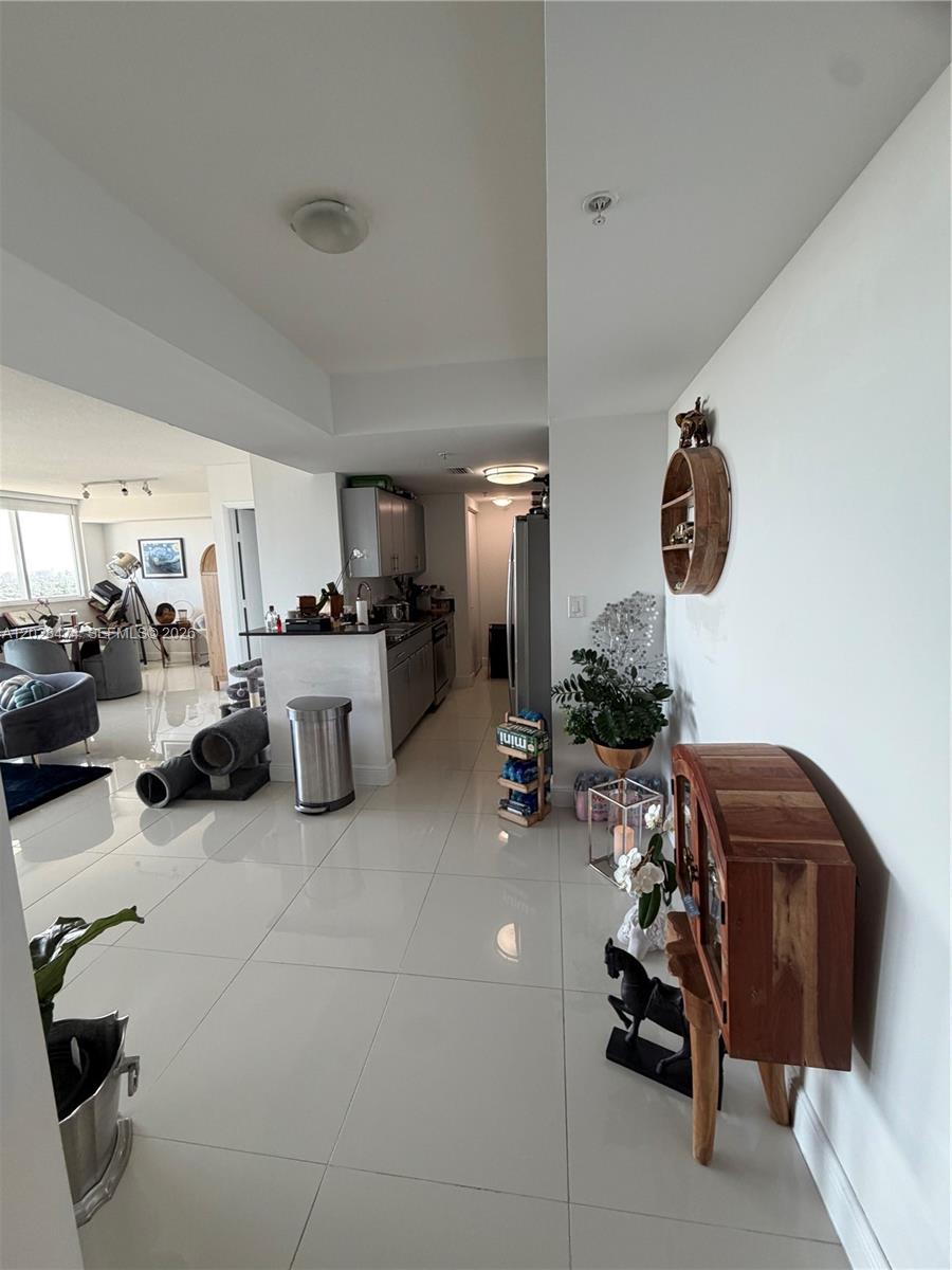 Beautiful 1-bedroom + den, 02-bath residence featuring city skyline views and a spacious private balcony perfect for enjoying Miami’s vibrant atmosphere. The functional floor plan,  offers an open living area filled with natural light, a versatile den ideal for a home office or guest space, and floor-to-ceiling windows that showcase the impressive urban views.