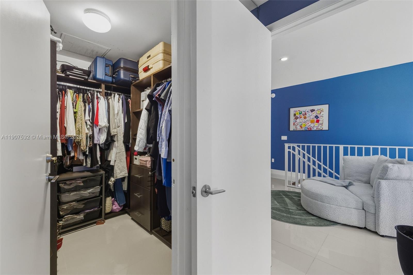 PARAMOUNT BAY CONDO - Residential