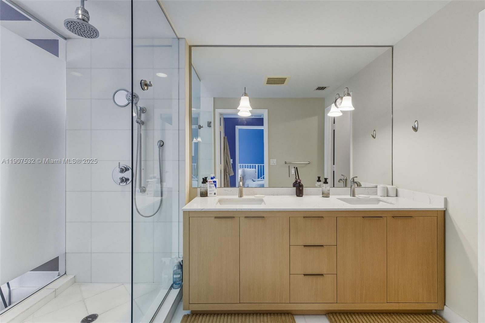 PARAMOUNT BAY CONDO - Residential
