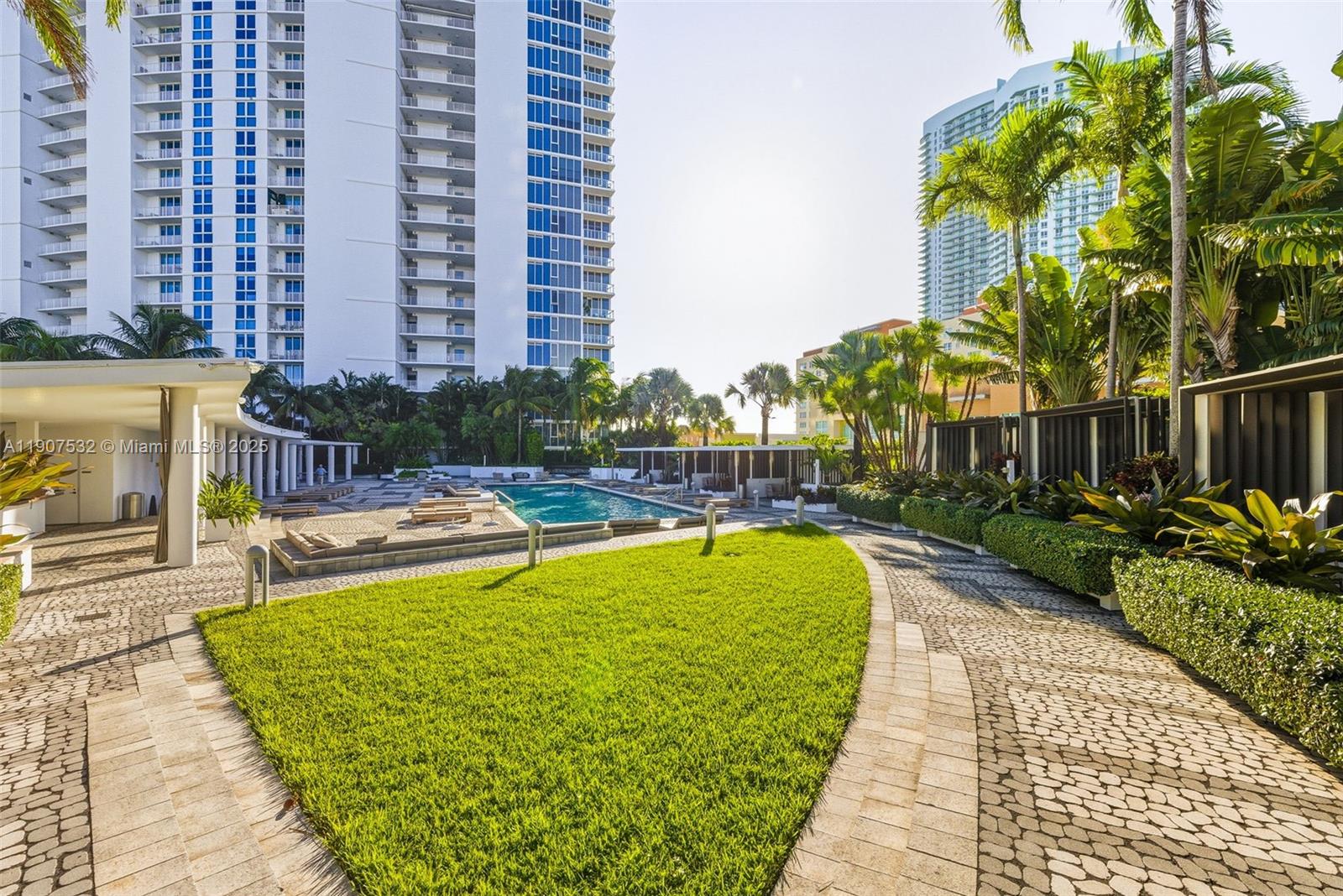 PARAMOUNT BAY CONDO - Residential