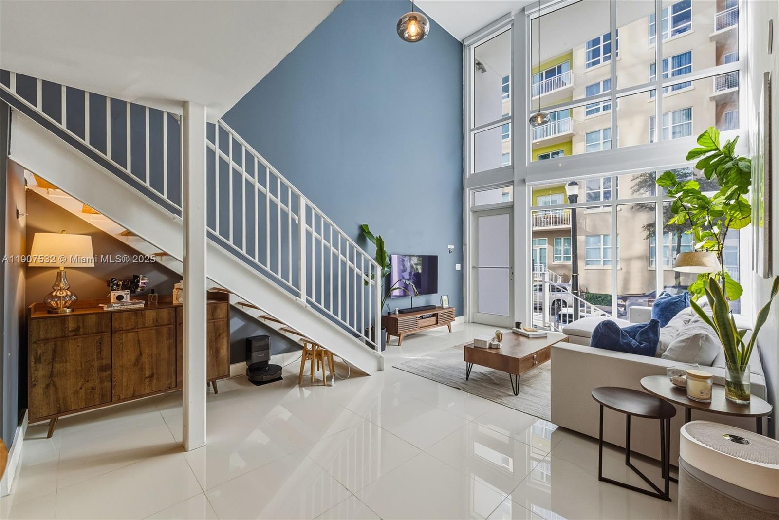 PARAMOUNT BAY CONDO - Residential