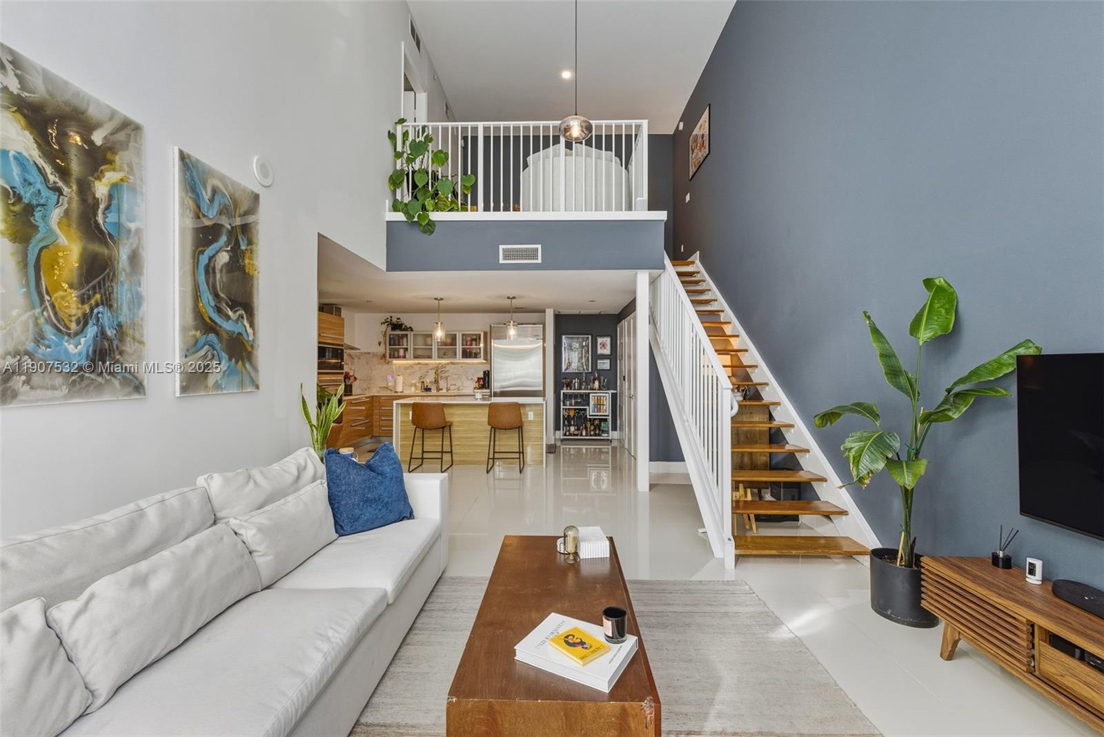 PARAMOUNT BAY CONDO - Residential
