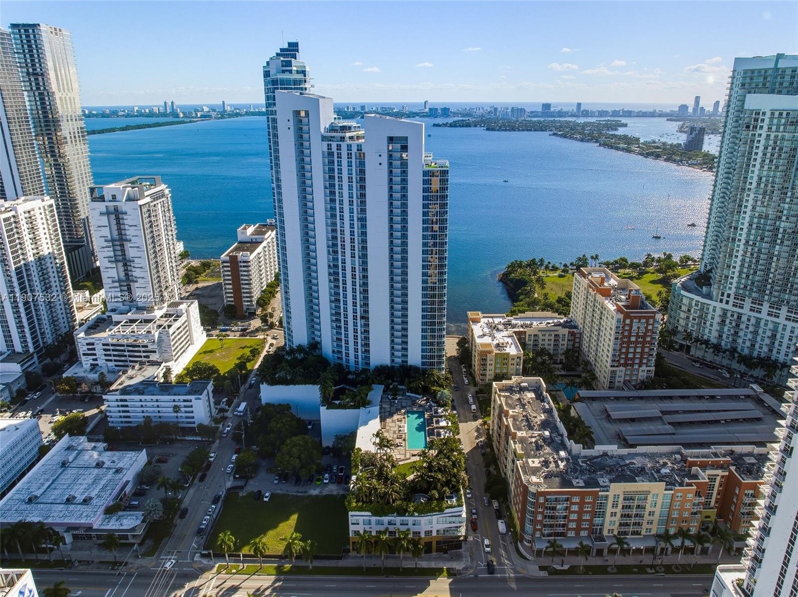 PARAMOUNT BAY CONDO - Residential