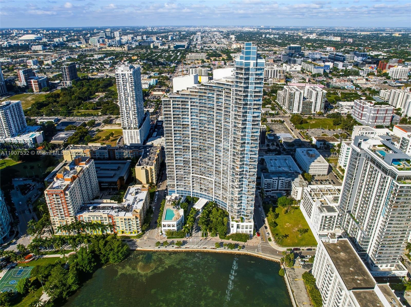 PARAMOUNT BAY CONDO - Residential