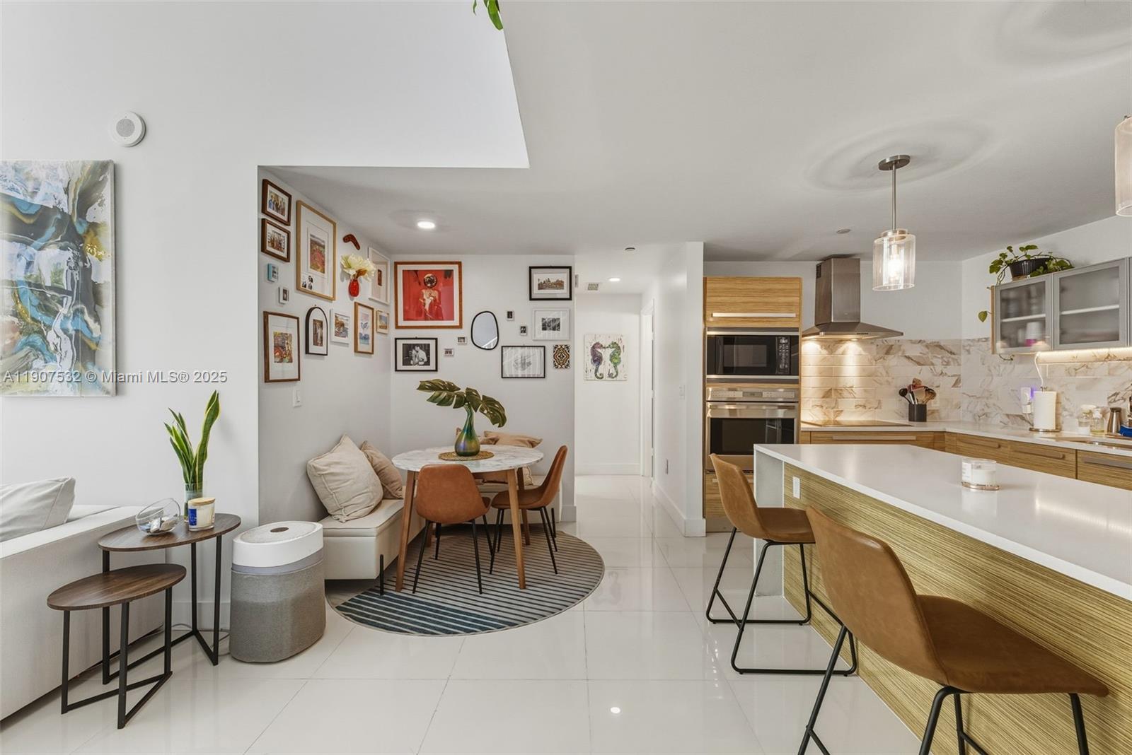 PARAMOUNT BAY CONDO - Residential