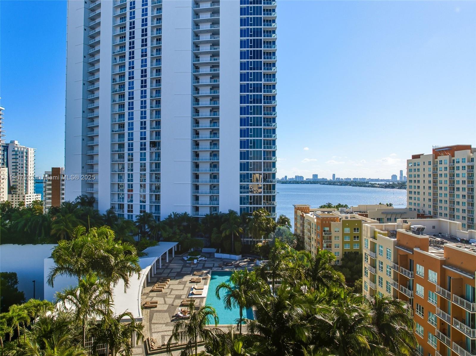 PARAMOUNT BAY CONDO - Residential