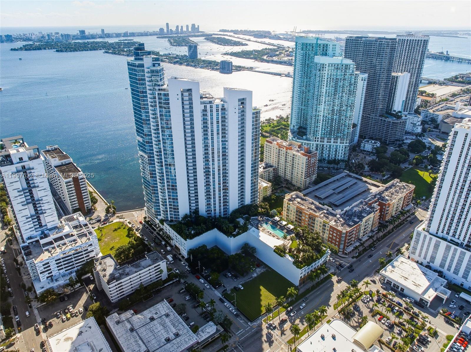 PARAMOUNT BAY CONDO - Residential
