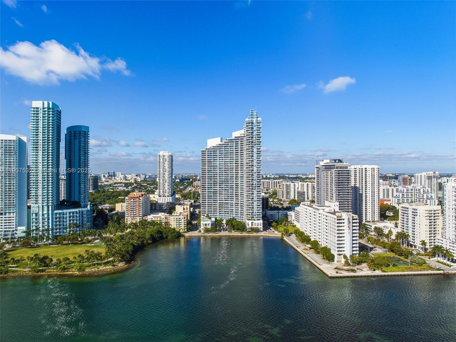 PARAMOUNT BAY CONDO - Residential