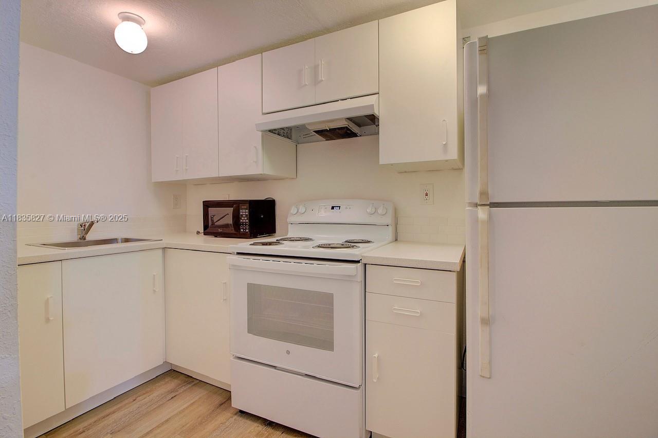 SUNSET PALM VILLAS CONDO - Residential Lease