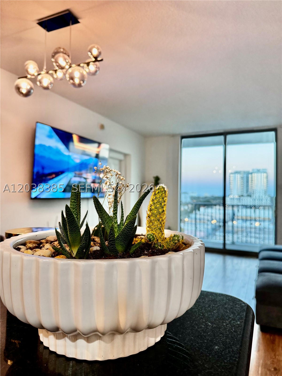 HOLLYWOOD STATION RES CON - Residential