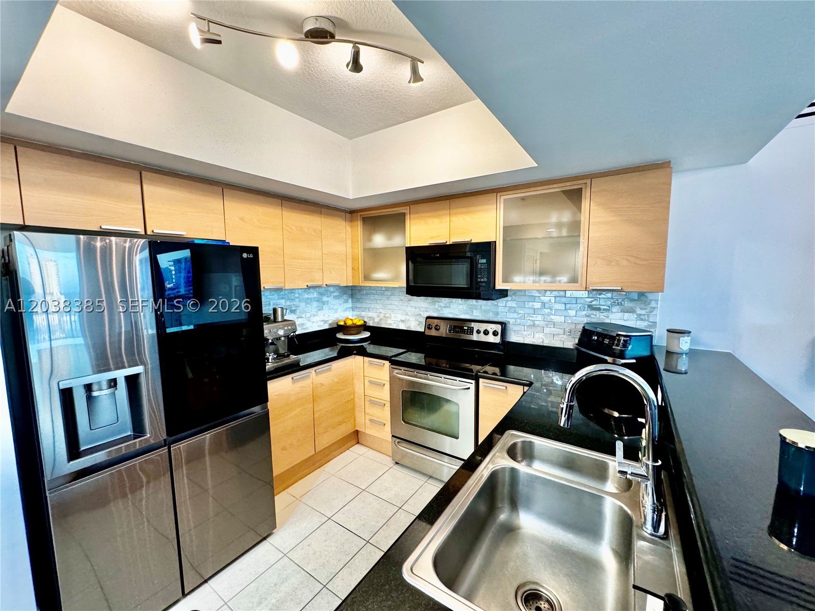 HOLLYWOOD STATION RES CON - Residential