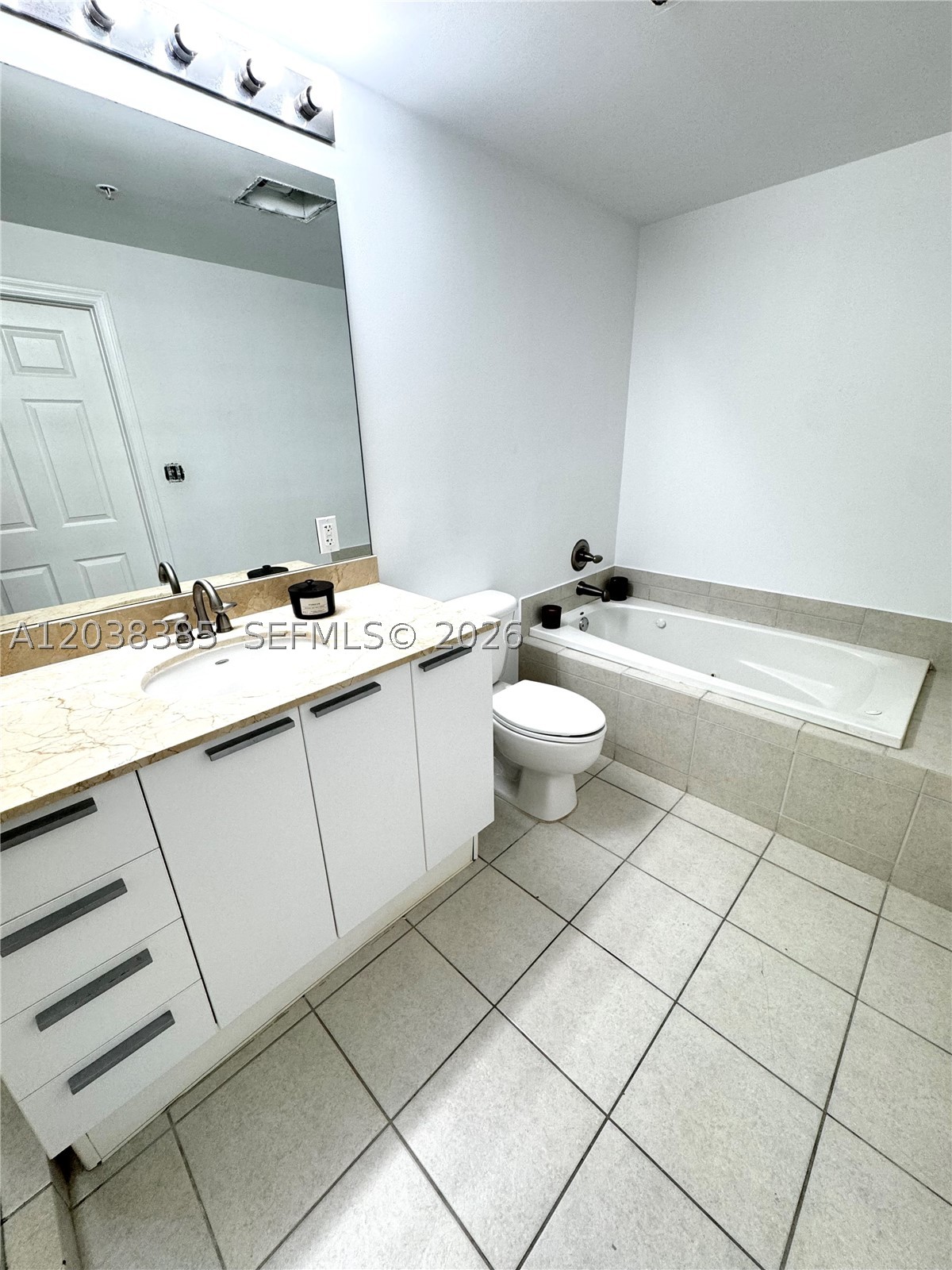 HOLLYWOOD STATION RES CON - Residential