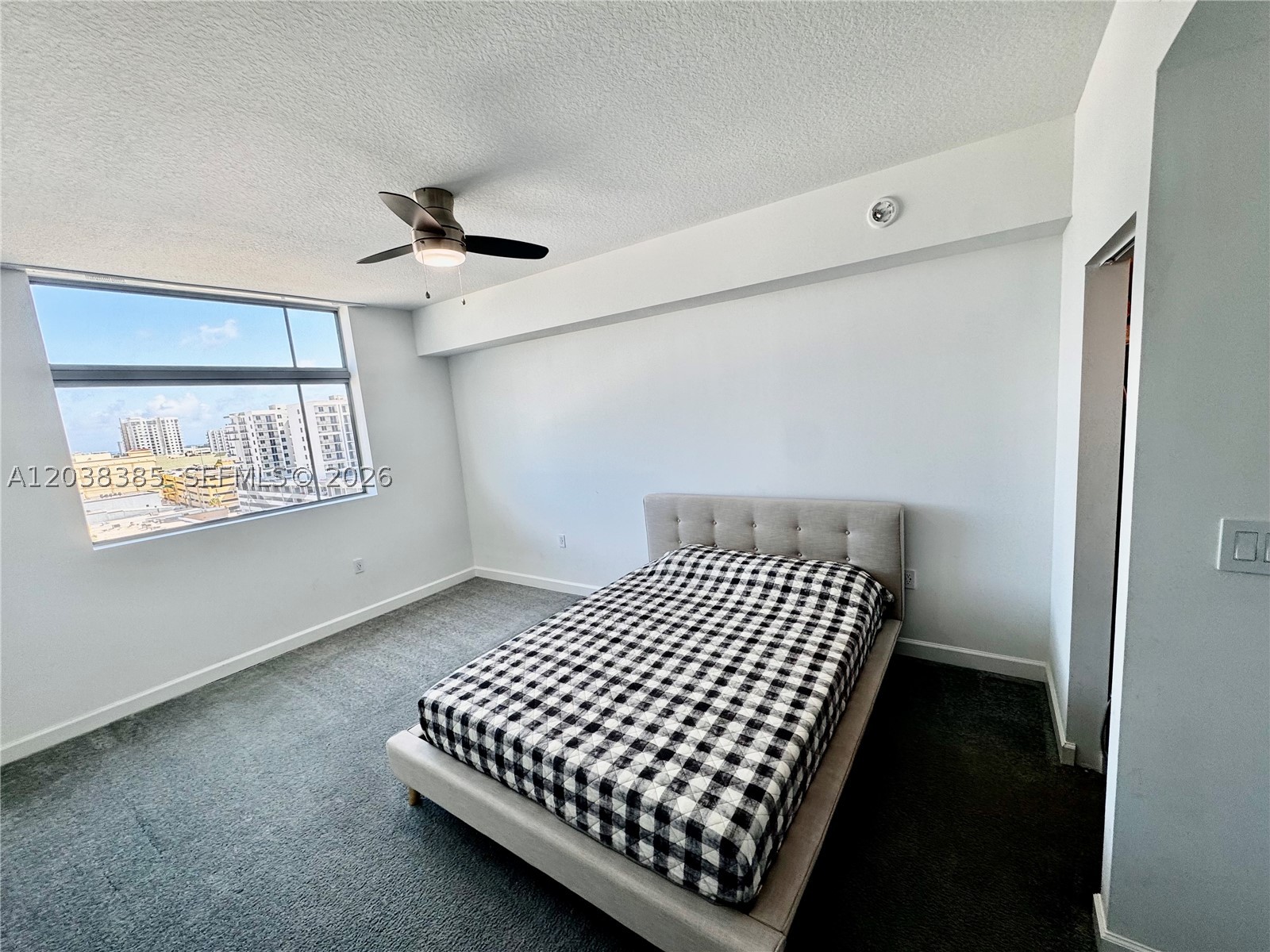 HOLLYWOOD STATION RES CON - Residential