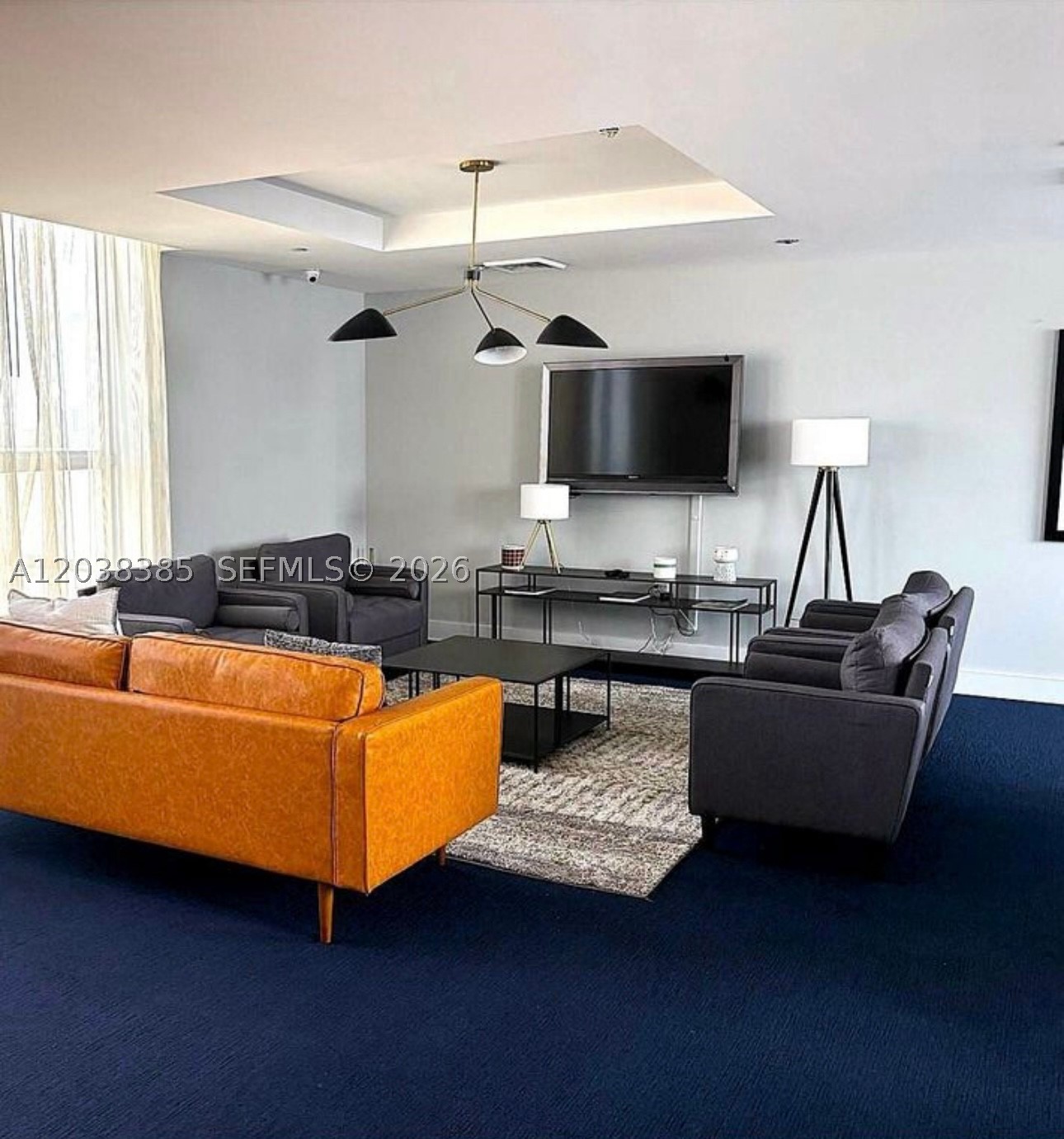 HOLLYWOOD STATION RES CON - Residential
