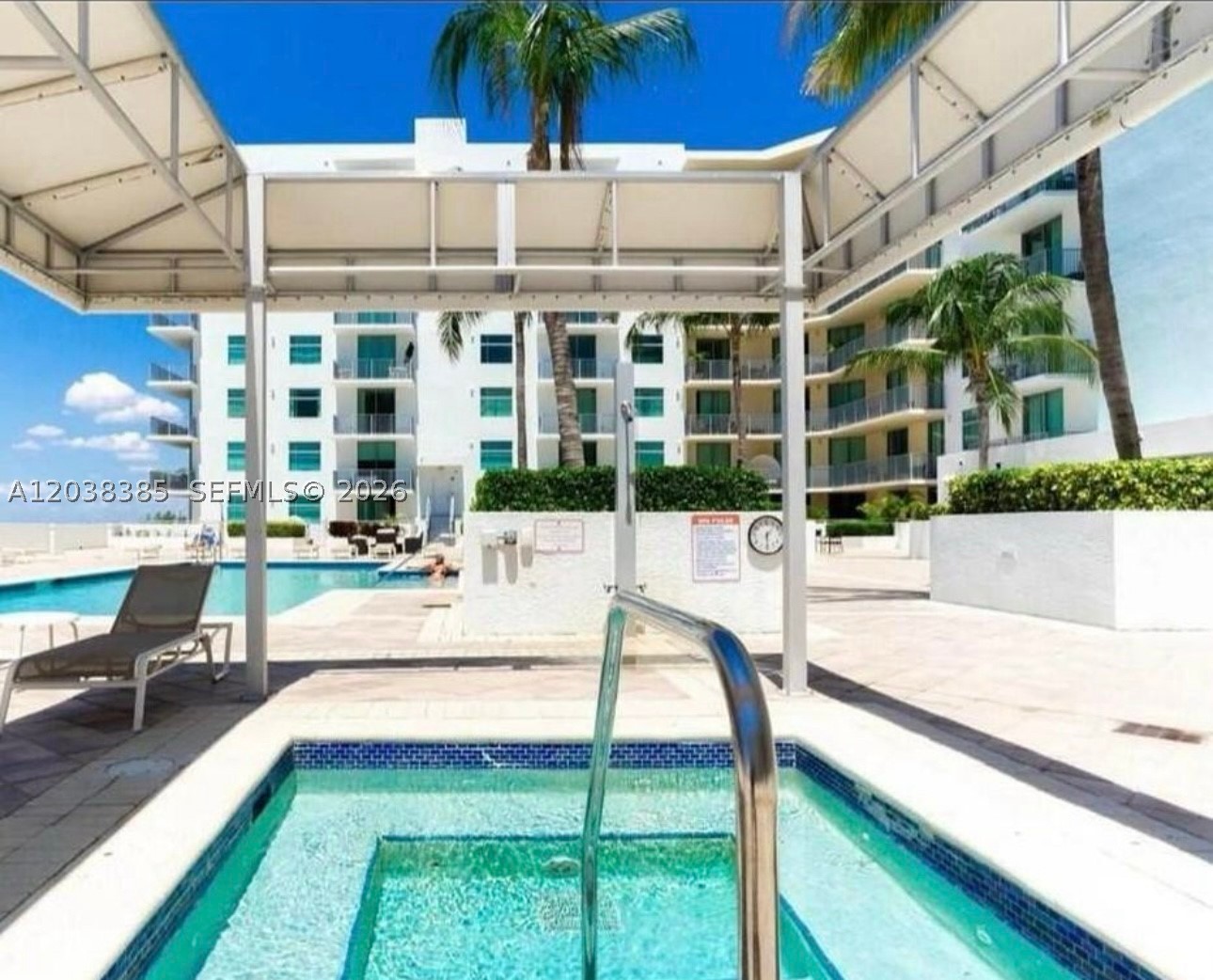 HOLLYWOOD STATION RES CON - Residential