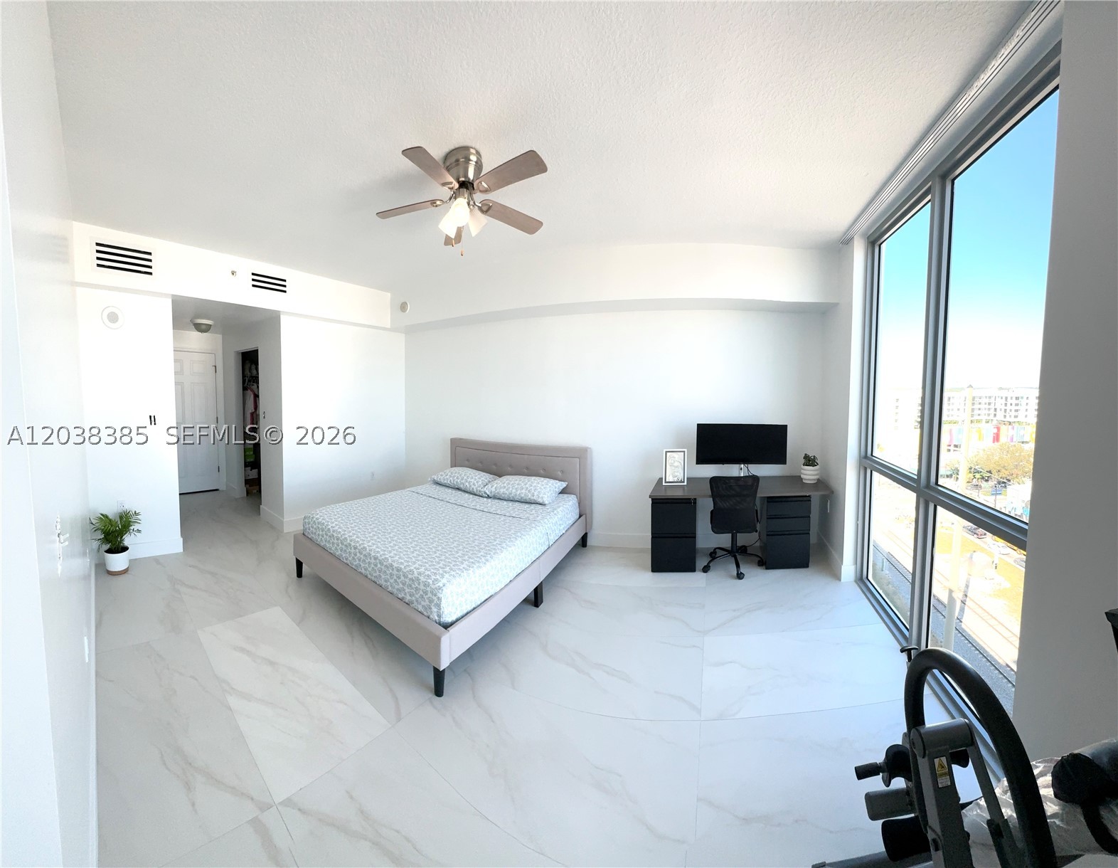 HOLLYWOOD STATION RES CON - Residential