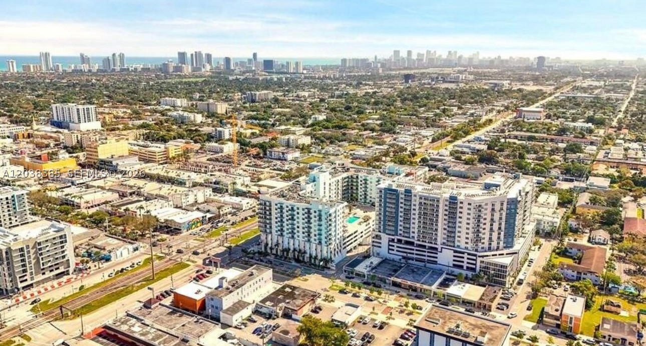 HOLLYWOOD STATION RES CON - Residential